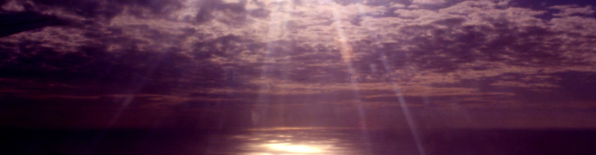 Sole che squarcia le nuvole logo copertina libro di poesie Squarci